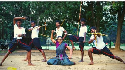 ஓசூரில் 100 பள்ளி மாணவர்கள் 2 மணி நேரம் சிலம்பம் சுற்றி உலக சாதனை