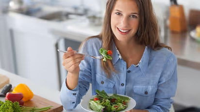 രാത്രിയിലെ ഭക്ഷണത്തിന് ശേഷം സാലഡ് കഴിക്കൂ; ഗുണങ്ങൾ പലതാണ്...