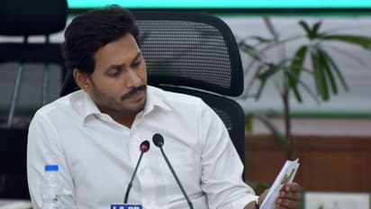 బాబు సర్కార్ అవినీతిని వెలికి తీయాలి: సబ్ కమిటీకి జగన్ ఆదేశం