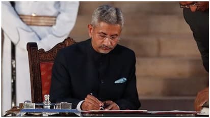 உங்க பாஸ்போர்ட்டை அரசு கிட்ட ஒப்படைக்கத் தயாராகிக்கங்க மக்களே... இ பாஸ்போர்ட் பராக் பராக்...