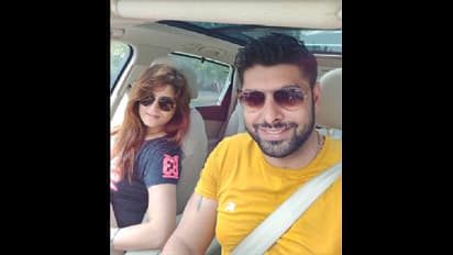 'তোমাকে ছাড়া আমি টেস্টলেস', শ্রাবন্তীকে নিয়ে পোস্ট রোশনের