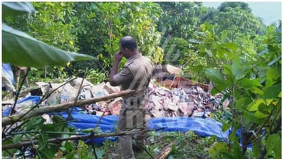 ഇടുക്കിയില് മദ്യലോറി മറിഞ്ഞു; മദ്യക്കുപ്പികൾക്ക് പൊലീസ് കാവല് ഏര്പ്പെടുത്തി