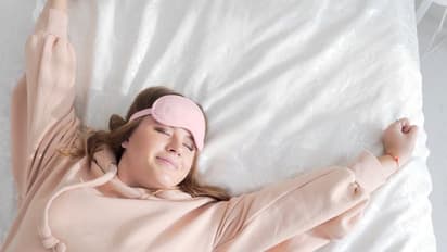 রাতে ভালো ঘুম চাই! খাদ্য তালিকায় রাখুন এই পাঁচটি খাবার