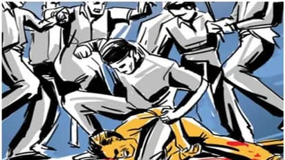 माफी मांगते हुए गिड़गिड़ाता रहा ड्राइवर लेकिन डंड़े बरसाता रहा कांग्रेसी नेता, राजस्थान का वीडियो वायरल