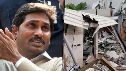 ప్రజావేదిక వద్ద రోడ్డు వివాదం: రోడ్డు కూడా తొలగించాలంటూ రైతుల ఆందోళన