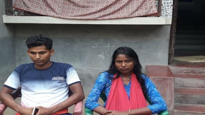 আবারও ধরনার জয়, নদিয়ায় প্রেমিককে বিয়ে করেই ছাড়লেন প্রেমিকা