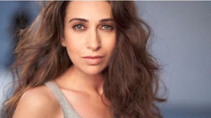 জন্মদিনে  ভক্তদের উদ্দেশ্যে নিজের হট ছবি শেয়ার করলেন করিশ্মা কাপুর