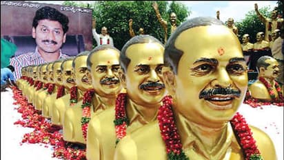 మోదీ తరహాలో సీఎం జగన్: వైయస్ఆర్ భారీ విగ్రహం ఏర్పాటుకు ప్లాన్