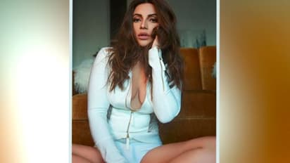 শামা সিকান্দরের লাস্যে ভরা ছবিতে উত্তপ্ত সোশ্যাল মিডিয়া! ঝড় তোলা অভিনেত্রীকে চিনে নিন ছবিতে ছবিতে