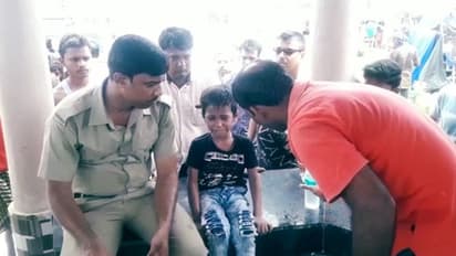 দীঘায় সমুদ্রস্নানে মগ্ন বাবা-মা, গাড়িতে আটক ছেলের প্রাণ ফেরাল পুলিশ