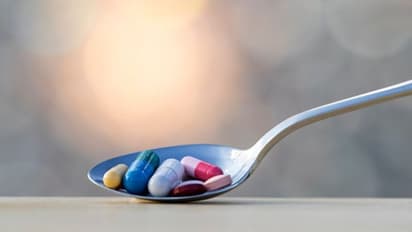 চামচে কি দুর্গন্ধ! বাড়ি বসেই শরীরে কী রোগ বাসা বেঁধেছে পরীক্ষা করে নিন