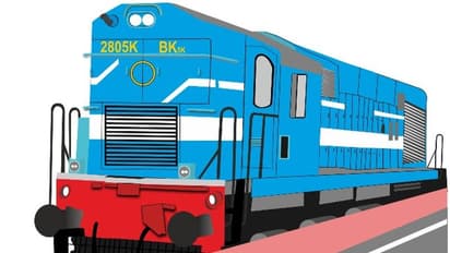 അമ്മ ഭക്ഷണം കഴിച്ച് പൂര്ത്തിയായില്ല; ചങ്ങല വലിച്ച് ട്രെയിന് നിര്ത്തിച്ച യുവാവ് പിടിയില്