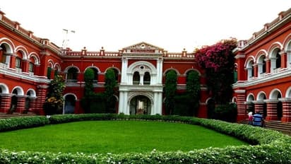 বেড়িয়ে আসুন ইটাচুনা রাজবাড়ি থেকে! সস্তা থেকে দামি, সব রকমের থাকার ব্যবস্থা জেনে নিন