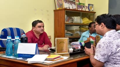 সিপিএম-কে অশালীন ভাষায় আক্রমণ, ব্রাত্য বসুর মন্তব্যে ছিছিক্কার সর্বত্র