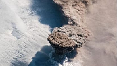 ಹೊಗೆ ಉಗುಳುತ್ತಾ ಸಿಡಿದೆದ್ದ ಜ್ವಾಲಾಮುಖಿ ISSನಿಂದ ಕಂಡಿದ್ದು ಹೀಗೆ!