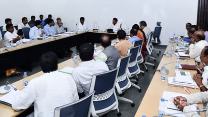 విద్యాశాఖపై సీఎం జగన్ సమీక్ష (ఫోటోలు)