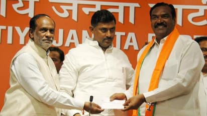 బాబుకు షాక్. బీజేపీలో చేరిన టీడీపీ నేతలు (ఫోటోలు)