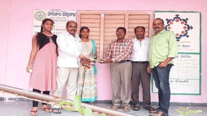 ప్రభుత్వ పాఠశాలలో జిల్లా జడ్జి కుమార్తెలు