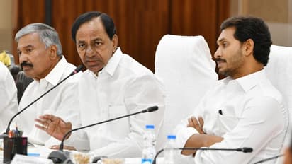 గోదావరి నీరు శ్రీశైలం తరలింపు: జగన్, కేసీఆర్ నిర్ణయం