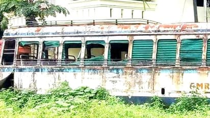 കട്ടപ്പുറത്തായപ്പോള് ഉടമ കളഞ്ഞു, ബസിന് ലേലത്തില് കിട്ടിയത് മോഹവില!