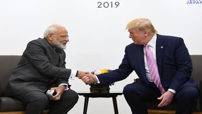 ಟ್ರಂಪ್ ಮುಂದೆ ಮೋದಿ 'JAI': ಮಿಲಾಯಿಸೇ ಬಿಟ್ಟರು ಕೈ!