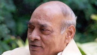 వైెెఎస్, ఎన్టీఆర్ ఇమేజ్ లకు కేసీఆర్ విరుగుడు: పీవీయే సరైనోడు