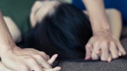 14 வயது மாணவியை பல முறை கற்பழித்த 17 வயது மாணவன் !! கர்ப்பமானதால் அதிர்ச்சி !!