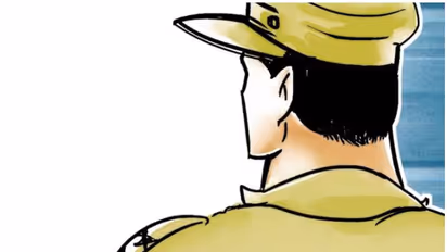 Bengaluru Police constable caught on cam for doing good deed; praised by seniors