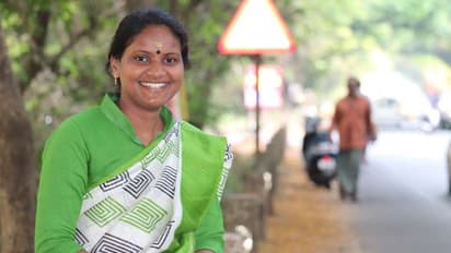 പ്രളയമാണ്... പാട്ട് പാടാന്‍ പറയരുതേയെന്ന് രമ്യ; ഒടുവില്‍ രണ്ട് പാട്ട് പാടി- വീഡിയോ