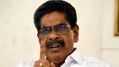 പ്രവാസികള്ക്ക് അയിത്തം കല്പ്പിക്കുന്നത് ക്രൂരത: മുഖ്യമന്ത്രി മേനി പറയുന്നതില് കാര്യമില്ലെന്നും മുല്ലപ്പള്ളി