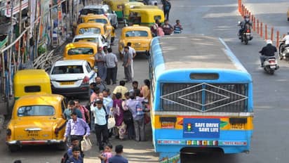 দশমীর রাতে শিয়ালদহে দুর্ঘটনা, বেপরোয়া বাসের ধাক্কায় ঠাকুর দেখতে বেরিয়ে মৃত তিন, আরও তিন জখম