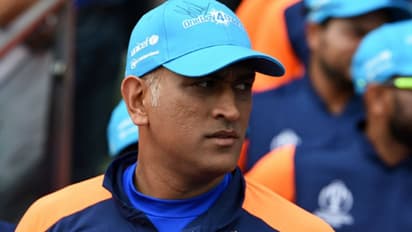 ధోనీపై విమర్శల వెల్లువ: సంజయ్ బంగర్ ఆగ్రహం