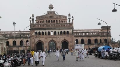 ছোট স্কার্ট বা খোলামেলা পোশাকে ঢোকা যাবে না লখনউ ইমামবড়ায়, জানাল জেলাশাসক