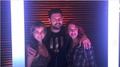 অবসর পার্টিতে অন্য মেজাজে যুবরাজ, প্রাক্তন সঙ্গে ছবি তুলে সেলিব্রেশন