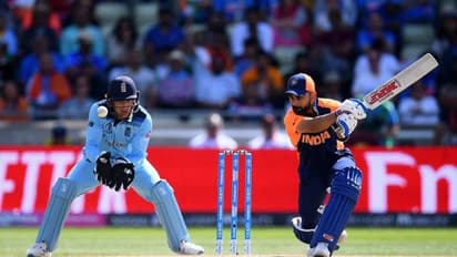 ಸತತ 5 ಅರ್ಧಶತಕ ಸಿಡಿಸಿ ದಾಖಲೆ ಬರೆದ ನಾಯಕ ವಿರಾಟ್ ಕೊಹ್ಲಿ !