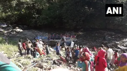 जम्मू कश्मीर में भीषण सड़क दुर्घटना में 35 लोगों की मौत