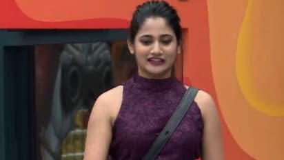 நடுரோட்டில் பிக்பாஸ் ஆர்மி செய்த செயல்! எழும் கண்டனங்கள்!