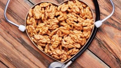 വാള്നട്ട് പതിവായി കഴിക്കൂ; ഗുണങ്ങൾ ഇതൊക്കെയാണ്