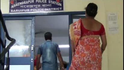 অন্তঃসত্ত্বা বউমাকে কুপ্রস্তাব শ্বশুরের, বাবার কুকীর্তির প্রতিবাদে থানায় মেয়ে