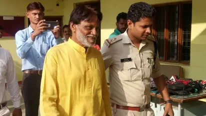 तीन महीने पुराने मामले में हंसते हुए समर्पण करने पहुंचा रेप का आरोपी पार्षद