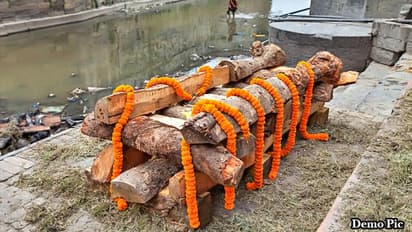 पुलिस ने रुकवाया अंतिम संस्कार, कारण जान हर कोई था हैरान