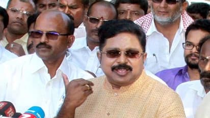 இனி இந்த கட்சியில் இருந்தால் அரசியல் வாழ்க்கை இல்லை.. குமரியில் குமுறும் அமமுக.. காலியாகும் குக்கர் கூடாரம்.!