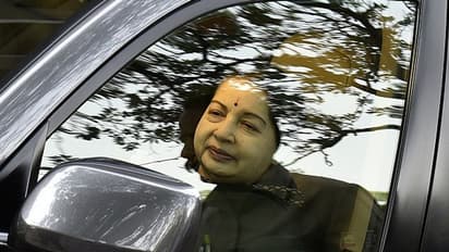 ஓட்டு வங்கிக்கு மட்டும் ஜெயலலிதா பெயரை பயன்படுத்தும் அதிமுக.. ஒரே அடியில் எடப்பாடியை ஆட்டம் காண வைத்த ஜெ. தீபா