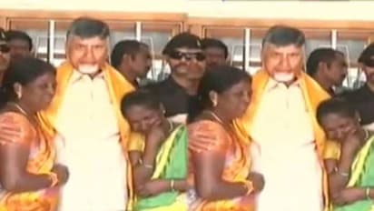 బాబును చూడగానే ఉద్వేగం: పార్టీ ఓడిపోయిందంటూ విలపించిన మహిళలు