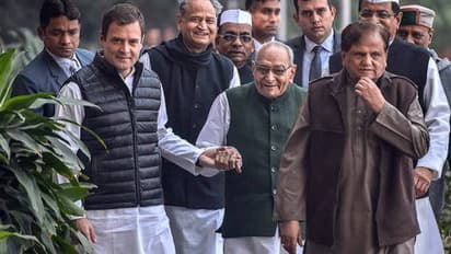 9೦ ವರ್ಷದ ಮೋತಿಲಾಲ್ ವೋರಾ ಕಾಂಗ್ರೆಸ್ ಹಂಗಾಮಿ ಅಧ್ಯಕ್ಷ!