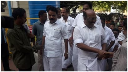 நிலைமை தெரியாம ஆட்டம் போடும் டி.டி.வி ஓரம்போயிடணும்... காலை வாரிய கலைச்செல்வன்..!