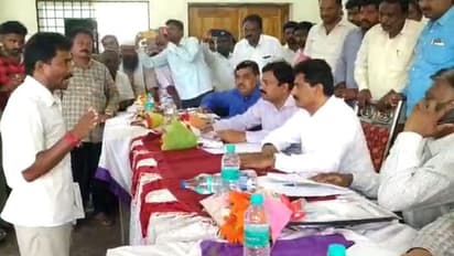 ಲಂಚಬಾಕರಿಗೆ ಬಿಸಿ ಮುಟ್ಟಿಸಿದ ಮಂಡ್ಯ ರೈತರು... ಎಲ್ಲರೂ ಹೀಗೆ ಮಾಡ್ಬೇಕ್!