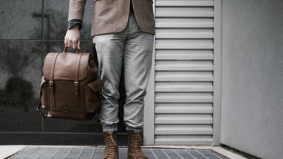 বর্ষায় নিন ব্যাগ ও জুতোর বিশেষ যত্ন, বৃষ্টির জলে ক্ষতির হাত থেকে বাঁচার সহজ উপায়