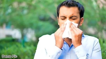 ಕೊರೋನಾ ಭೀತಿ: ಪಬ್ಲಿಕ್ನಲ್ಲಿ ಸೀನಿದ್ದಕ್ಕೆ ಬಿತ್ತು ಗೂಸಾ..!