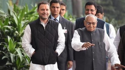 क्यों पार्टी अध्यक्ष के लिए सोनिया के करीबियों पर ही दांव खेल रहे हैं राहुल